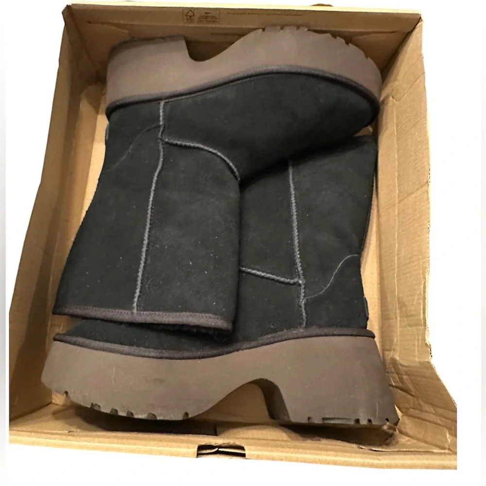 NIB UGG Classic New Heights boot - Picture 5 of 6
